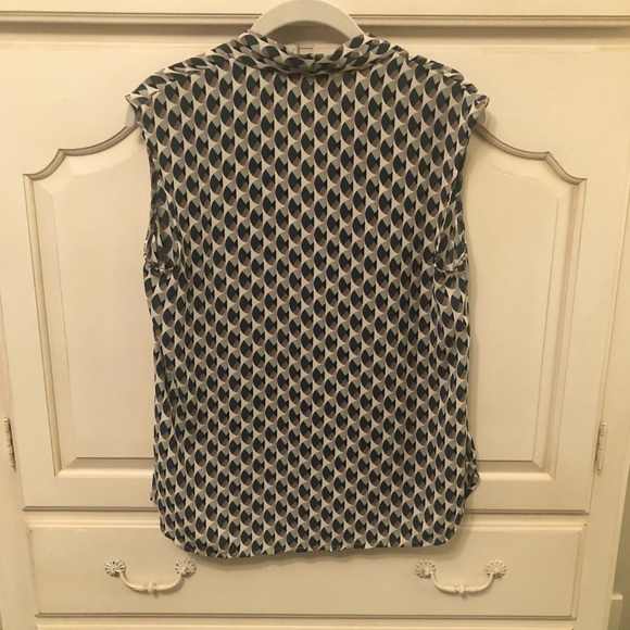 Caslon Sleeveless V-neck Blouse - Picture 3 of 4